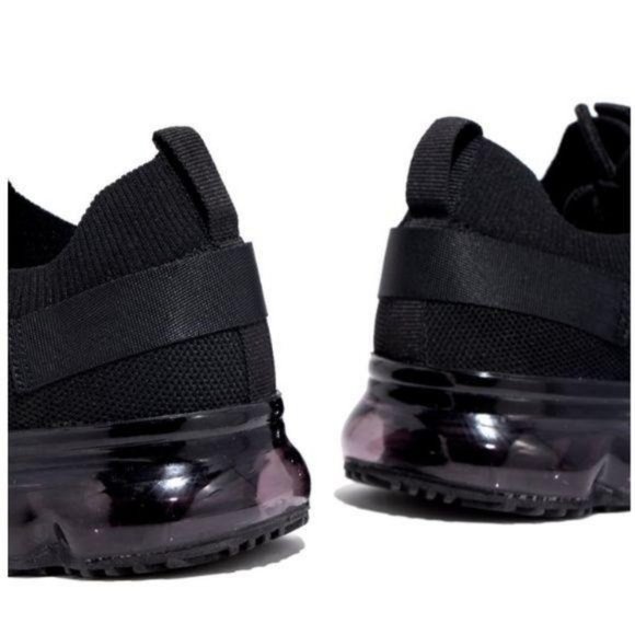 !! NEW !! Slip On Flyknit Sneakers in Black - Picture 3 of 10